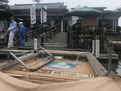 松江城まで戻って、大手前広場からほり川めぐりの遊覧船に乗ります！