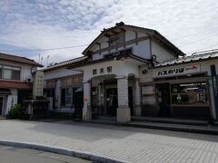 金沢駅→西金沢駅→新西金沢駅(北陸鉄道)→鶴来駅
と白山比咩神社の最寄り駅へ(乗り合わせた半分の人は自分と同じく神社目的みたい)