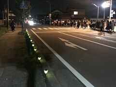 夜公演も終わって駅に急ぎます。ここのランプはボランティアの方がわざわざ設置し、回収するそうです。ほんと有難いし、その気持ちが嬉しい。また来たい！