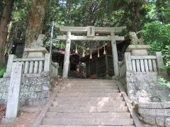 観音寺の横の道を上がると麻衣廼神社があります。938年から947年にかけて創建された神社です。