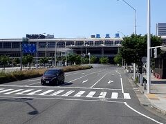 車窓から「新潟駅」が見えてきた。