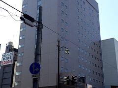 今回の滞在ホテルである「ホテルサンルート新潟」に到着。

駅から徒歩３～４分で最高のロケーションです。