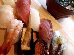 佐渡から毎日直送される新鮮な魚介と、佐渡産コシヒカリで握る絶品を低価格で味わえると評判の超人気店です。

美味そう！！