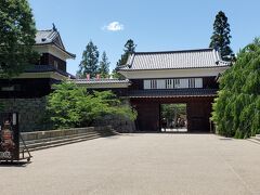 上田駅から徒歩で約15分
道中の坂道が地味にキツかった・・・

難攻不落とも言われた上田城
大河ドラマ「真田丸」を見ていた場所に来られました


