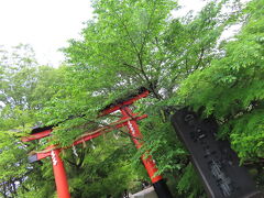 今度は宇治上神社。修学旅行生が大勢。社務所もお土産を買う学生でごった返してました。旅行に行けて本当によかったね。