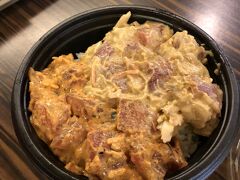 コココーヴのポキ丼。今後はこのポキ丼をかってフードコートで食べることが増えそう・・・。