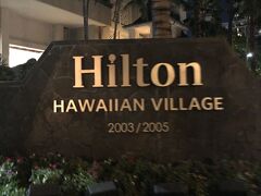 ビレッジ内にある、ヒルトンのモニュメント。