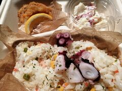 ビーチ近くの「浜の駅　松川浦」は、鮮魚売り場が充実。
旅の最終日だったら、間違いなく爆買いしてた！

昼食に購入した、相馬産タコのピラフ弁当もよかったけど・・
