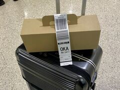 那覇空港で預け荷物を受け取り。
搭乗時にやらかしたガラスクラッシャーも無事に返ってきました。しかもすごい丁寧に梱包されてて申し訳ない限りです。