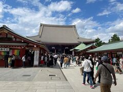 仲見世通りを浅草寺へ。