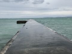 満潮時に、海水でひたひたになったと思われる伊古桟橋。