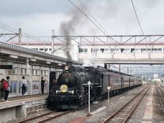 会津若松駅で　「SLばんえつ物語」　を見送ったあと、駐車場から車を出して喜多方に向かう。
19キロ　途中でガソリンを入れたので30分。