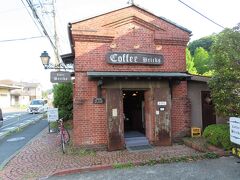 コーヒー ブリックスで一休み、アイスコーヒーを注文しました。
所在地： 〒192-0914 東京都八王子市片倉町２４３４
営業時間：金、土、日営業：11時00分～17時30分
電話： 042-637-0296