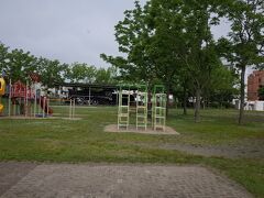 初代の釧路駅(最果て駅だったころ)があったところ。
現在は市街地の一角で、幸町公園になっています。