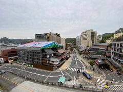 空の散歩道。
無料の足湯がありました。