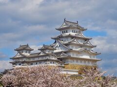 西の丸からは、姫路城の大天守と小天守が一望できる。
ここから眺める姿が一番美しく、かっこいいかもしれない。