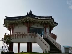韓国展望所に着きました。建物は韓国風です。