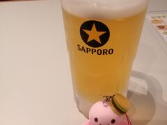 比田勝の中心街で夕食兼飲みです。まずはビールを。