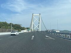 関門海峡を通過。車で関門海峡を渡るのは初めてなので、ちょっと感動。