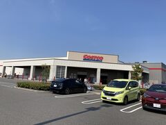 コストコ常滑店。コストコはガソリンが安いので入れました。リッター当たり143円～145円くらいだったでしょうか？