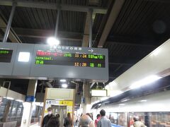 11:18
金沢駅到着
増結のため暫く停車
乗り込むお客さんが沢山います