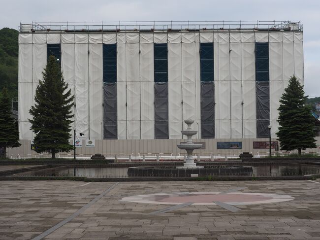 旧日本郵船（株）小樽支店　1906年（明治39年）築　重要文化財<br />現在、保存修理工事中。手前の石畳は船入澗（ふないりま）跡です。