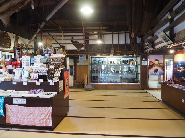 一部２階建で総面積611.9平方メートル（185.1坪）。<br />主に、タモ・セン・トド松といった北海道産原木や東北地方から取り寄せたヒノキ等、約540トンが使われており、仮に、この材料を使用して30坪の家を建てるとすると20軒分建てる事ができるそうです。<br />今では見られないほど太い柱や梁に驚かされます。