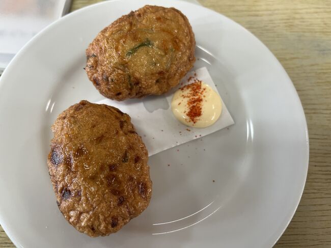 サービスでホッケのすりみ揚げをいただきました。<br /><br />全て美味しい。あっという間に満席、入店待ちとなる訳が分かりました。