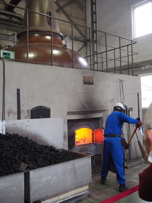 余市蒸溜所は日本で唯一、石炭直火炊き。10分おきに石炭を投入するそう。なかなかの重労働です。