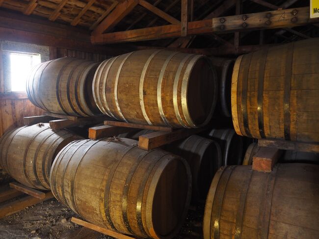 一号貯蔵庫の内部<br />樽ごと千葉工場に送られ、瓶詰めするそうです。