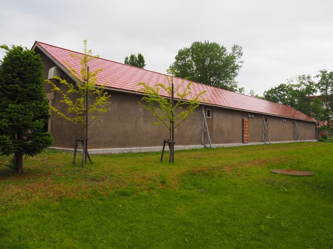 貯蔵庫<br />何棟も並んでいます。