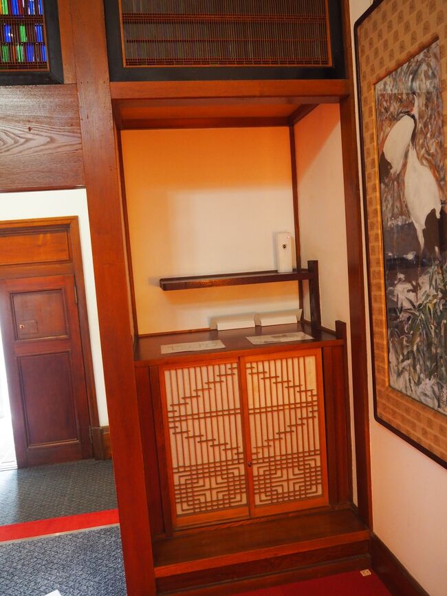 内装は和洋折衷。