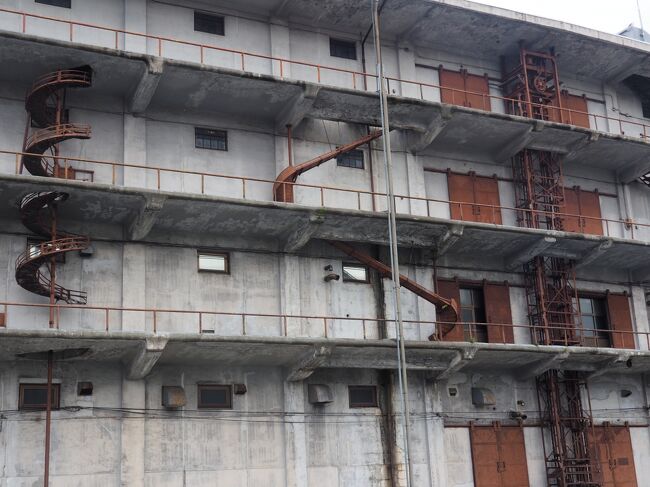 滑り台のような螺旋が面白い。