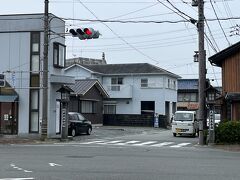 夫婦岩表参道を進みます。
天気が悪いので、観光客はまばらです。