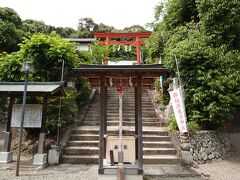 粉河産土神社　こかわうぶすなじんじゃ
この石段を上がります。
大判孔子古が粉河寺を創建し、その子の大判船主が783年に鎌垣庄内各村の氏神を勧請して、粉河寺の鎮守社として建立しました。

明治の神仏分離で粉河寺から独立しました。