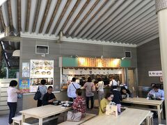 境内にある宮きしめんの飲食コーナー。
宮きしめんの名称はこの熱田神宮に由来する。