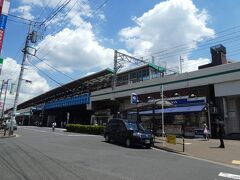 綾瀬駅を通過します。