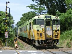 【余子駅】12:30

富んやからは10分程で余子駅に到着。
ここから境港は先程のはまるーぷバスかJRの2択なのですが、鬼太郎列車の走るJRに乗ることにしました。

境港行の前に「ねずみ男列車」の米子行が先に行きました。