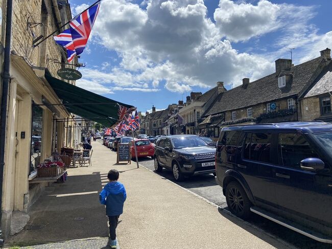 まずはBurfordという街でお茶をしました。