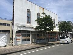 駅前にポツリ１軒
ラーメン屋さん
もちもち亭