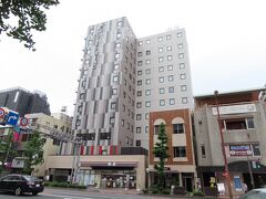 ウィングインターナショナルセレクト熊本に着いて、荷物を預けます。

　ここのホテル、セブンイレブンが1階にあって便利でした。