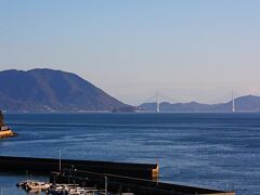 まずは下り列車が三原方面へ。
120M三原行。
