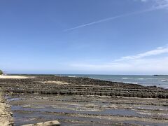 鬼の洗濯岩

鵜戸神社で参拝をしているときに、「鬼の洗濯岩はやっぱりすごかったね」との声が聞こえてきたので、青島へ向かいました。
大変人気のエリアで、駐車場も並びますが、出庫する車も多く、15分ほどで車を駐車できました。