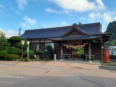 出雲横田駅に戻ってきました。学生さんに混じって出雲三成駅まで移動。通学の需要はそれなりにあるようです。