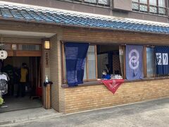 このように祭りの時はどの店も即売会してます。