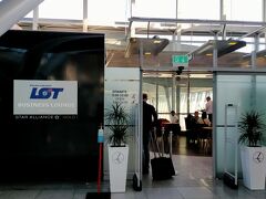 翌朝、7:50発の飛行機なので6時過ぎには空港へ。
LOTポーランド航空のラウンジです。