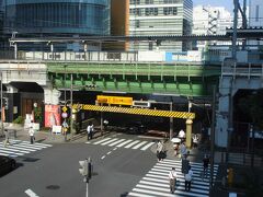 明神坂架道橋です。上は駅のホームです。