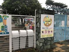 和歌山城動物園です。17時までなので閉園してました。