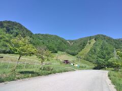 平湯大滝をあとにし、平湯温泉スキー場までくだってきました。