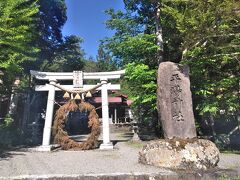 民俗館のお隣にある平湯神社。
